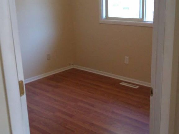 5th image of 4 Garden Ln #4
