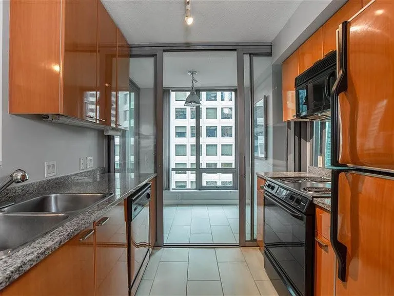 1200 Georgia St W #1405 — Photo 9