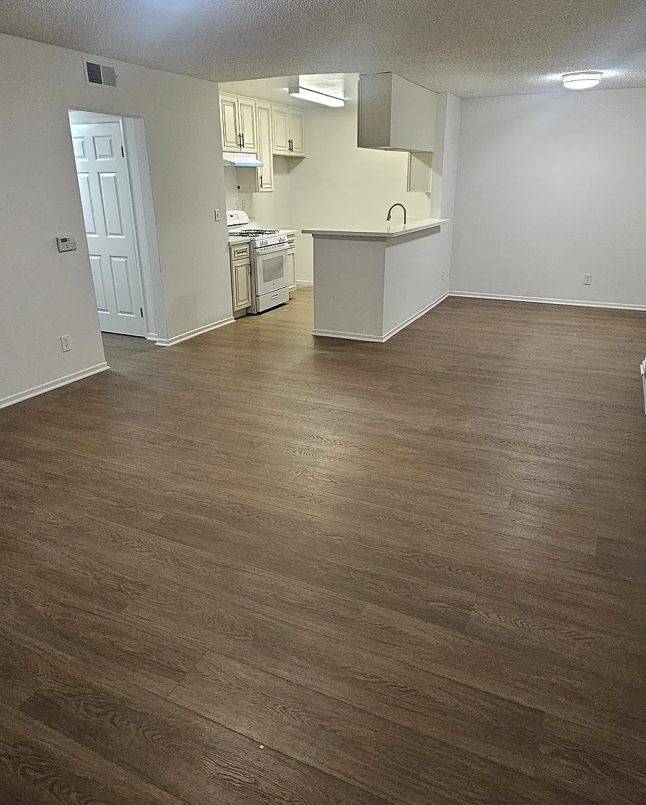 2 bed, 1100 sqft, $2,300 — Photo 4