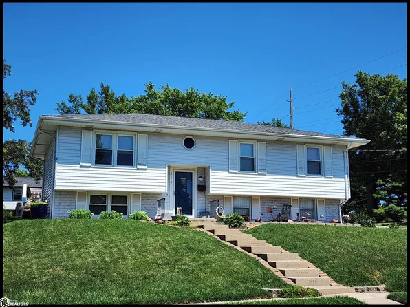 2110 Oak St, Atlantic, IA 50022