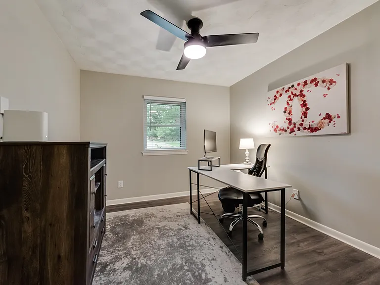 1718 Westminster Dr — Photo 3