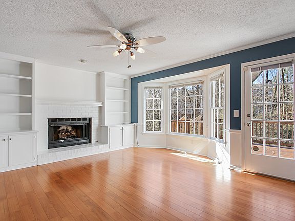 2nd image of 215 Softwood Cir