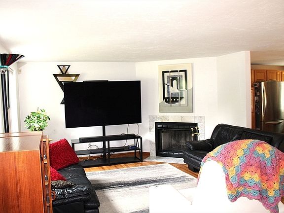 2nd image of 27 Gretchen Way