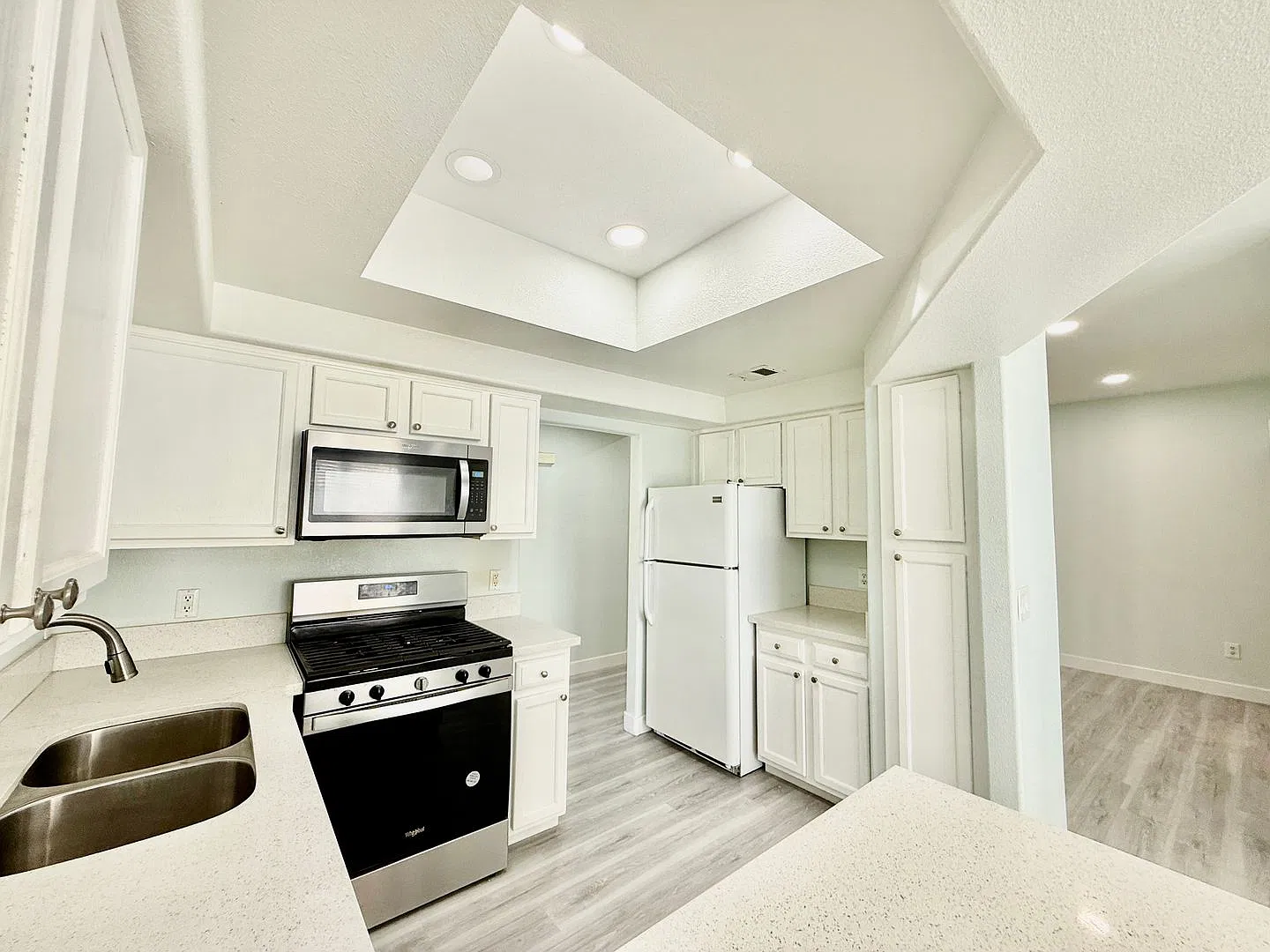 Absolutely gorgeous, fully remodeled ground-floor condo near Summerlin! — Photo 3