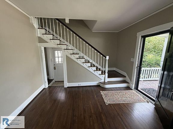 4th image of 304 College Ave