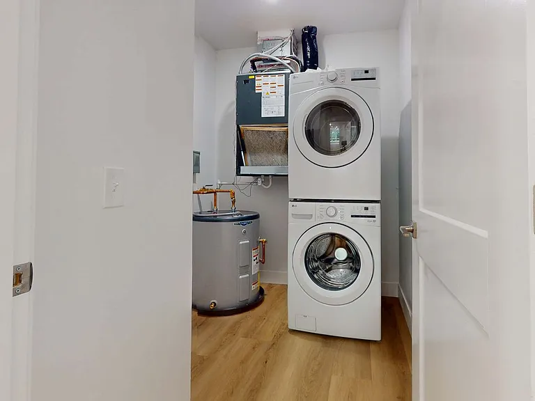 2414 N Neil St — Photo 14