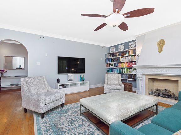 3rd image of 6807 N Lakewood Ave APT 1S