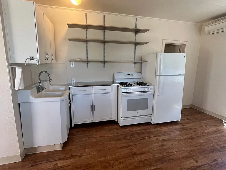 410 E Adams St #R — Photo 3