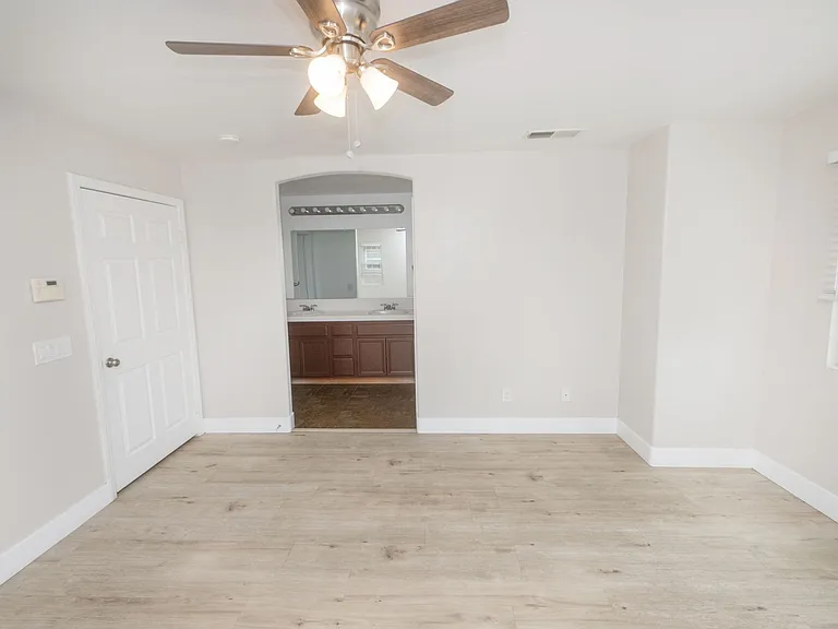 511 Stork St — Photo 22