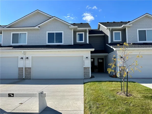 5916 NW 90th Ct, Johnston, IA 50131