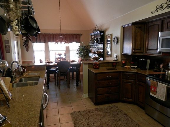 2nd image of 1 Hollywood Ct