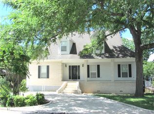 1626 Green Briar Dr, Huntsville, TX 77340