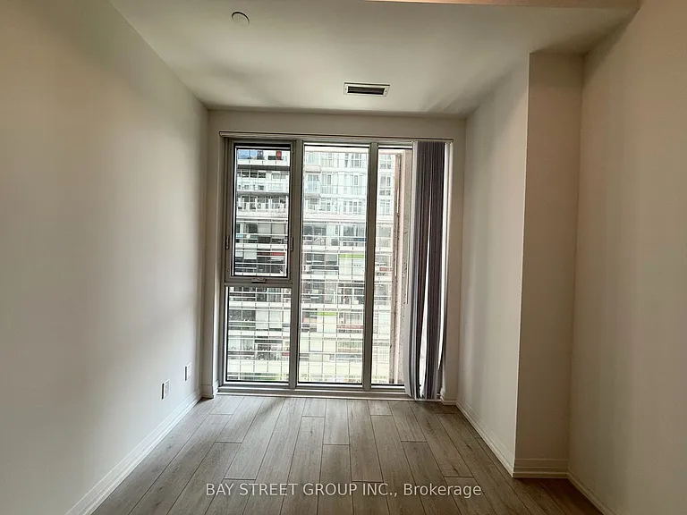 400 King St W #715 — Photo 13