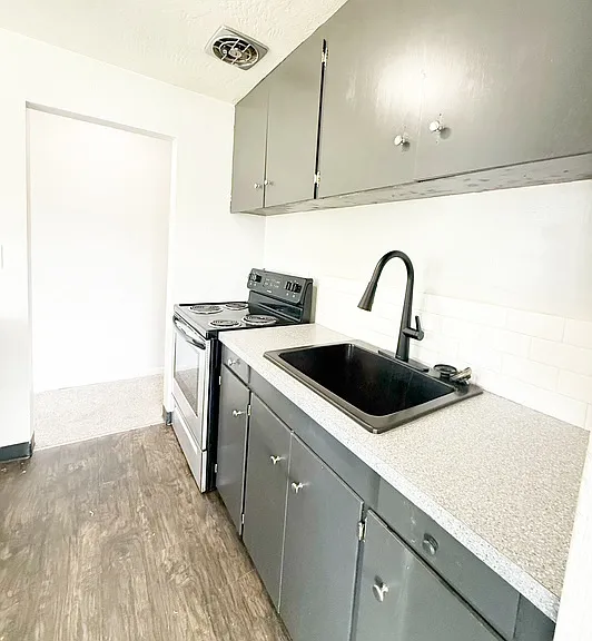 1104 Pacific Ave #301 — Photo 13