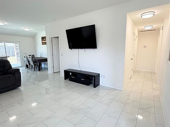 5th image of 1801 Hannah Ln