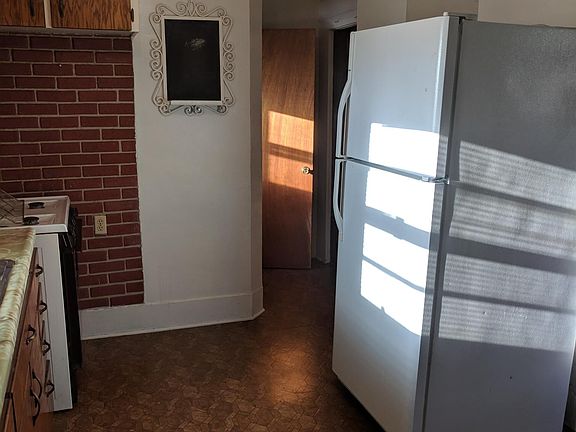 3rd image of 616 N 8th St