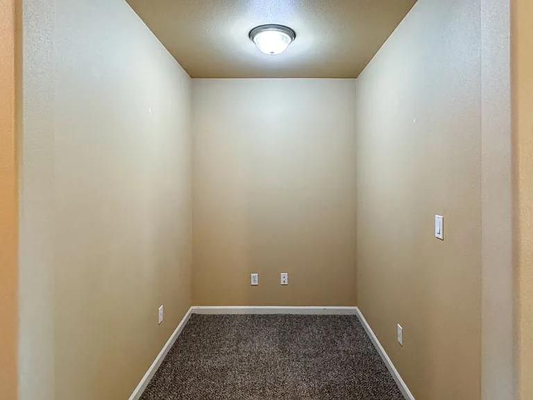 20468 Brentwood Ave — Photo 33
