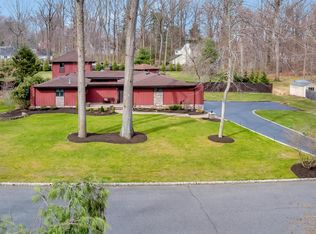 81 White Oak Ridge Rd, Lincroft, NJ 07738