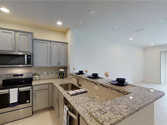 3rd image of 1140 Pavia Dr