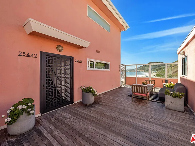 25444 Malibu Rd — Photo 7