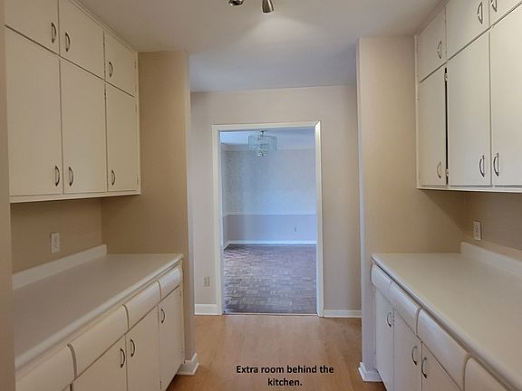 3rd image of 5289 Laurie Ln