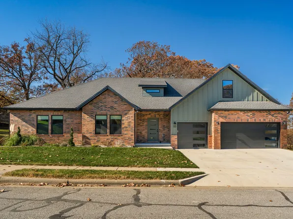 975 S 21st Avenue, Ozark, MO 65721