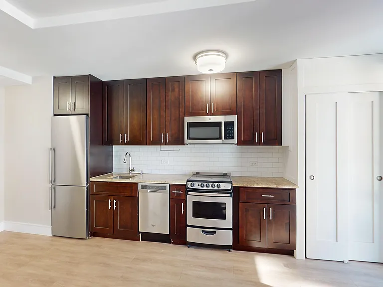 237 E 34th St #605 — Photo 7