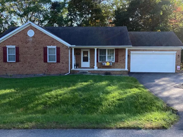 1842 Falcon Ln, Chambersburg, PA 17202