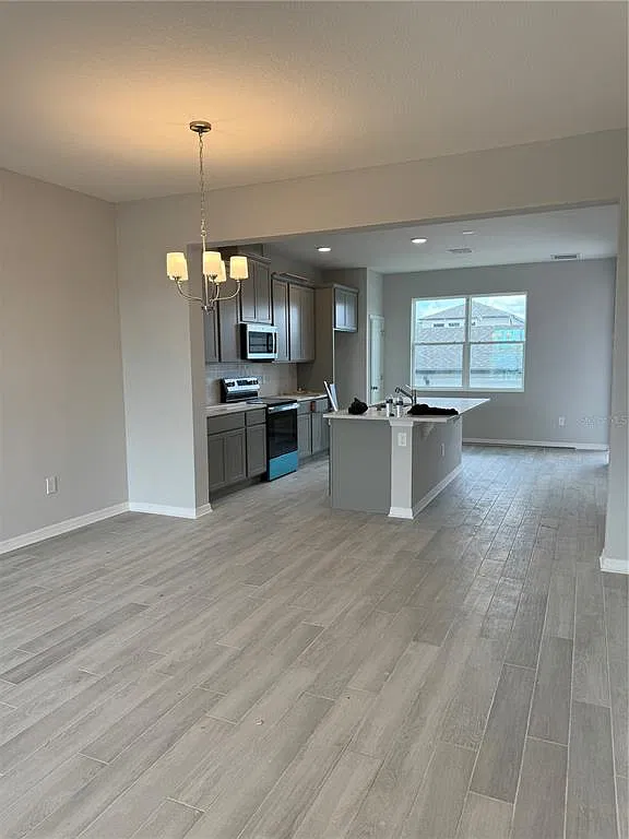 3 bed, 2.5 bath, 1691 sqft, $2,650 — Photo 2