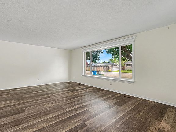 4th image of 2115 N Courtney Dr