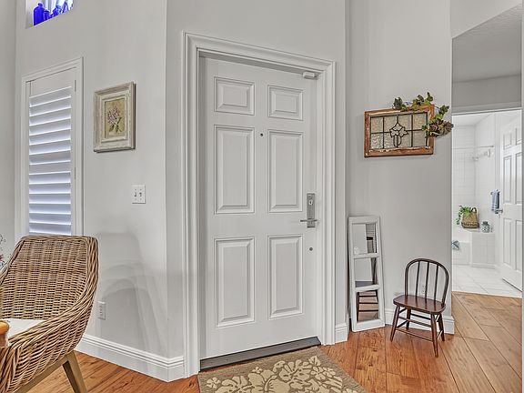 5th image of 402 Muirfield Court #402d