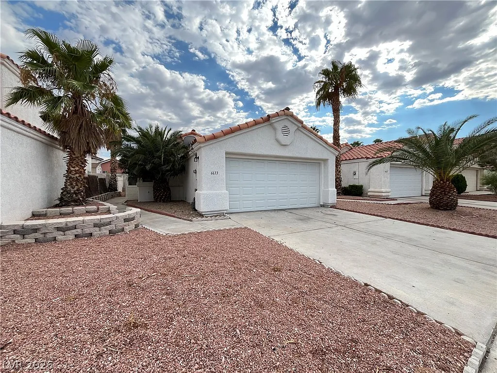 2 bed, 2.0 bath, 939 sqft, $1,775 — Photo 2