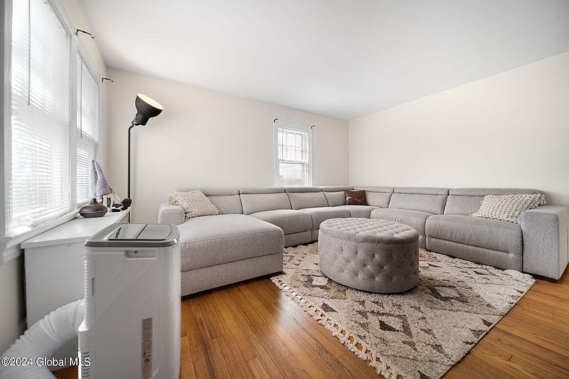 5th image of 16 Selden Street