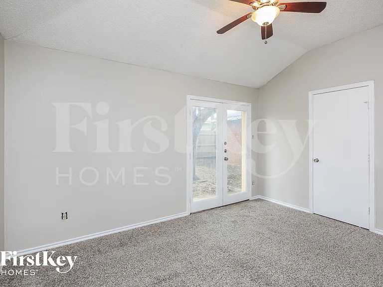 6216 Fairlane Dr — Photo 8