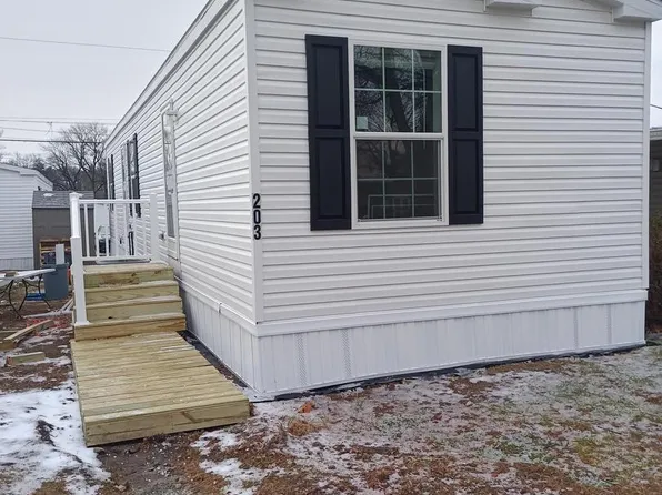 1405 Farrell Ave Trailer 203, Cherry Hill, NJ 08002
