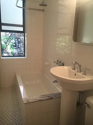 Rented by Metropolis Real Estate of Manhattan | media 8