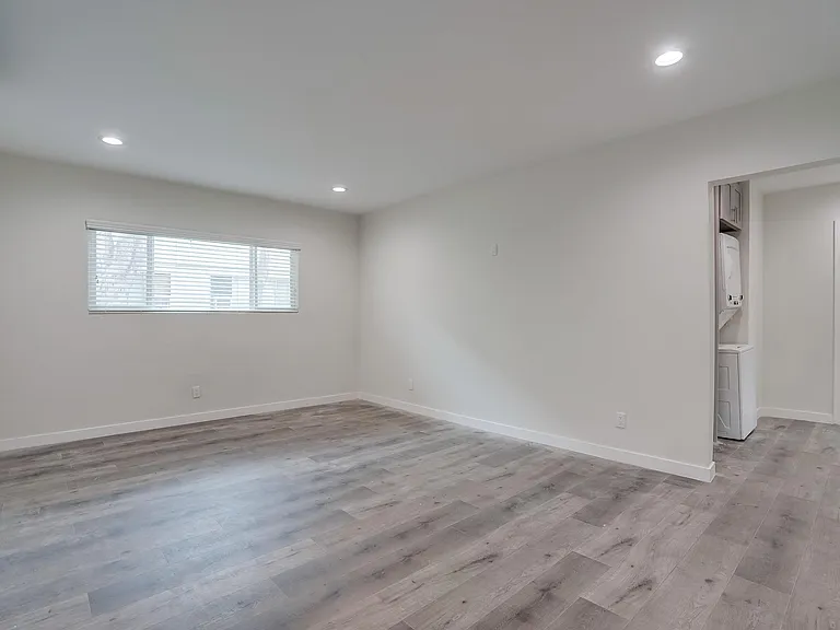 343 Warren Ln — Photo 11