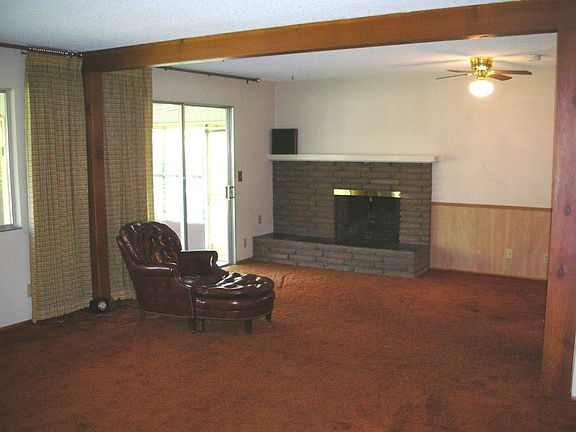 Living Room/Dining Room