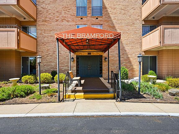3rd image of 500 Mohawk Dr #409