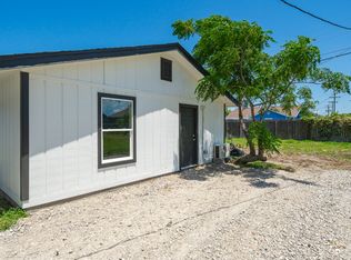 424 Eloise Dr #B, Rockport, TX 78382