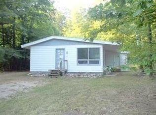 4223 Iverson Dr, Indian River, MI 49749