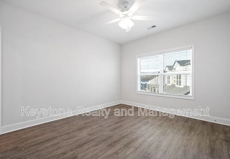 750 Tracy Ln #J-104 — Photo 11