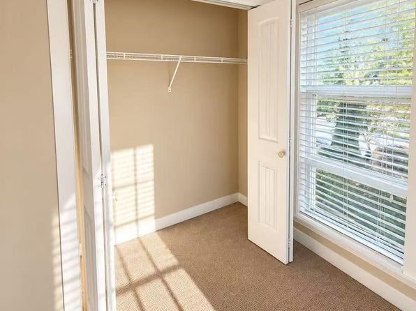 2 bedroom rental in Surrey — photo 7