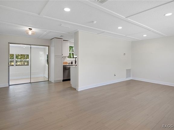 4th image of 2224 W Greenway Pl