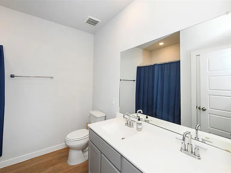 1419 Prynne St — Photo 19