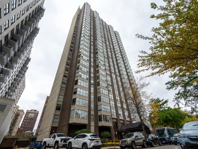 525 W Hawthorne Pl APT 706, Chicago, IL, 60657