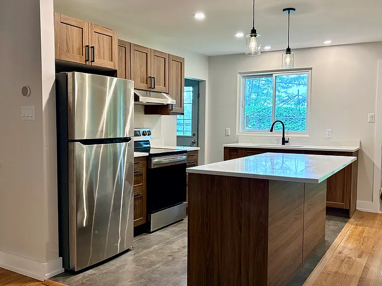 2337 Samuel Dr — Photo 3