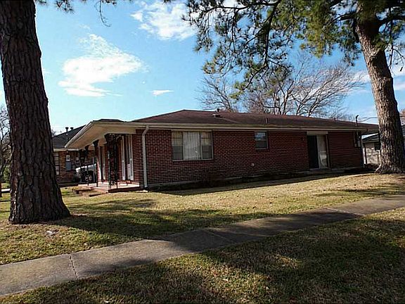 5th image of 904 N Woodlawn Ave