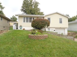 6218 Park Lane Dr, Omaha, NE 68104