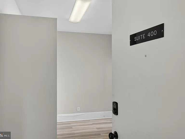 705 8th St SE #400 — Photo 3